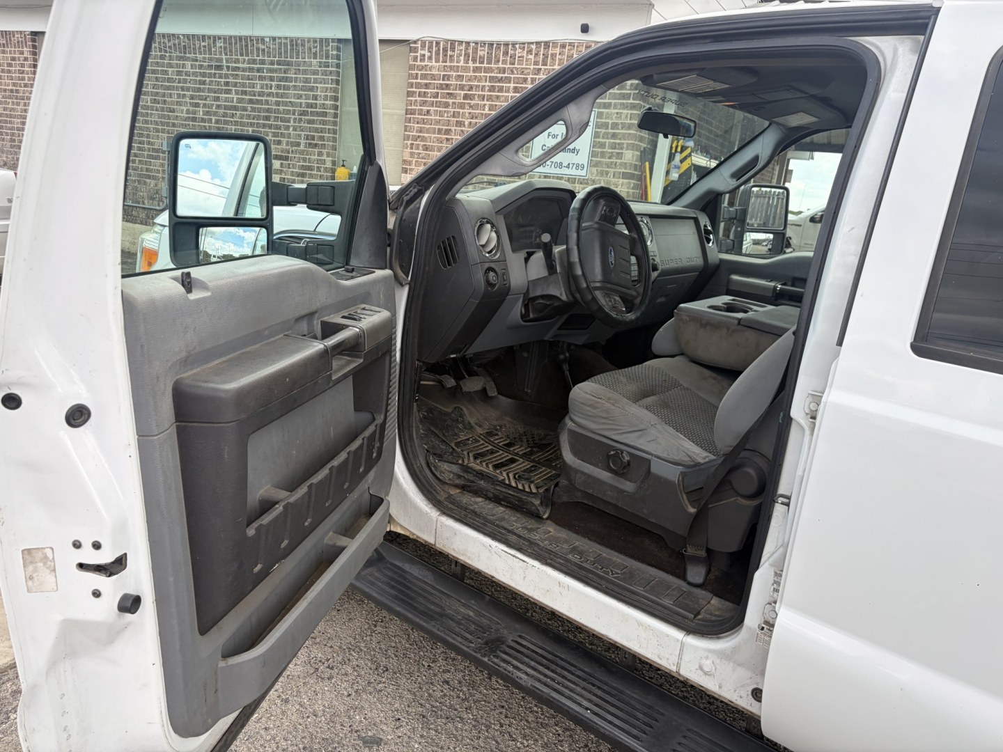 2014 White Ford F-250 SD XLT Crew Cab 4WD (1FT7W2BT8EE) with an 6.7L V8 OHV 16V DIESEL engine, 6-Speed Automatic transmission, located at 1687 Business 35 S, New Braunfels, TX, 78130, (830) 625-7159, 29.655487, -98.051491- Photo#8