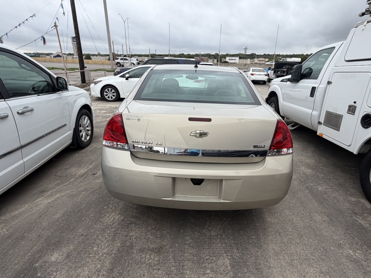 2009 Tan Chevrolet Impala LS (2G1WB57K891) with an 3.5L V6 OHV 16V FFV engine, 4A transmission, located at 1687 Business 35 S, New Braunfels, TX, 78130, (830) 625-7159, 29.655487, -98.051491- Photo#6