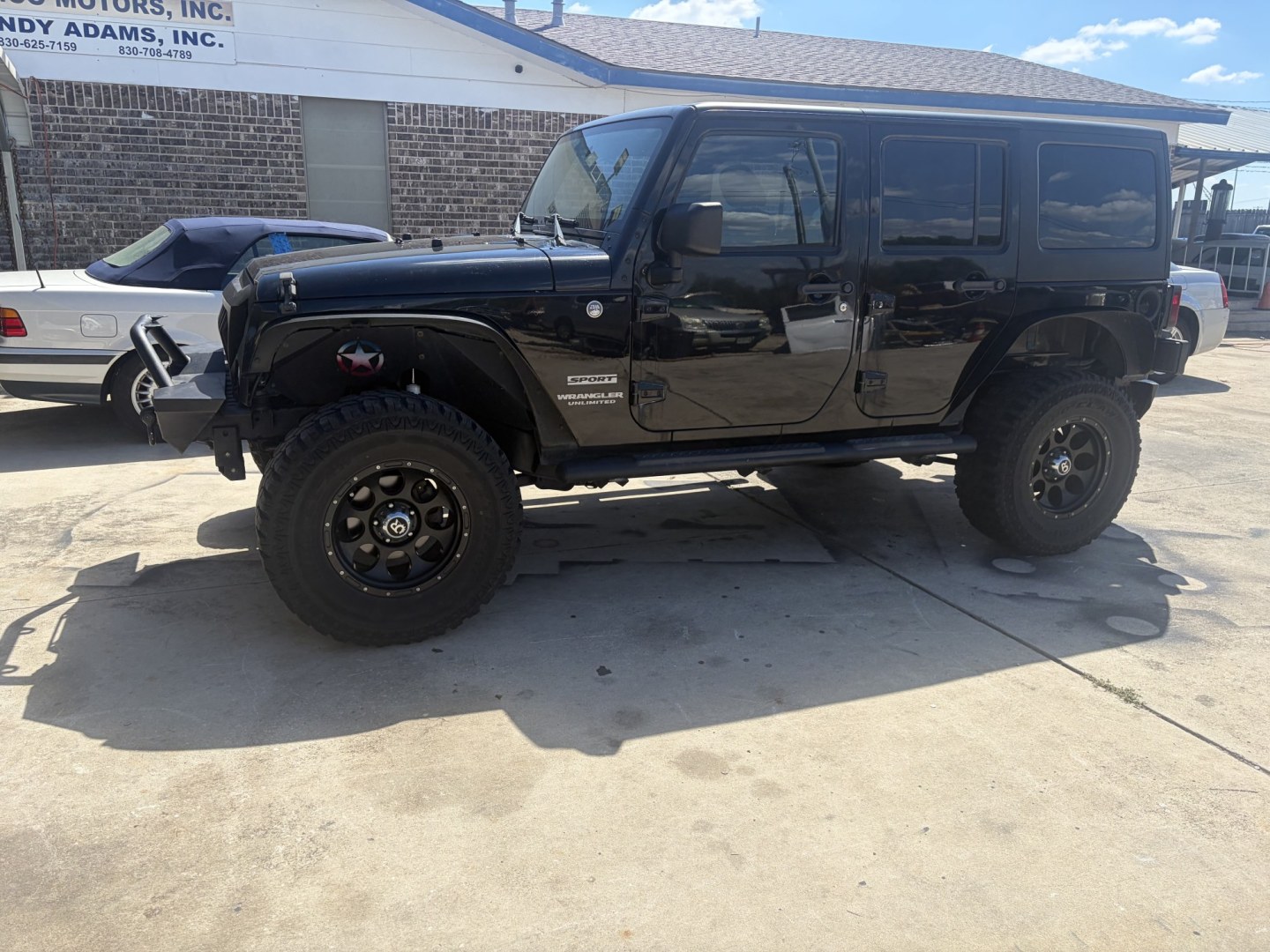2014 Black Jeep Wrangler Unlimited Sport 4WD (1C4BJWDG5EL) with an 3.6L V6 DOHC 24V FFV engine, located at 1687 Business 35 S, New Braunfels, TX, 78130, (830) 625-7159, 29.655487, -98.051491- Photo#1