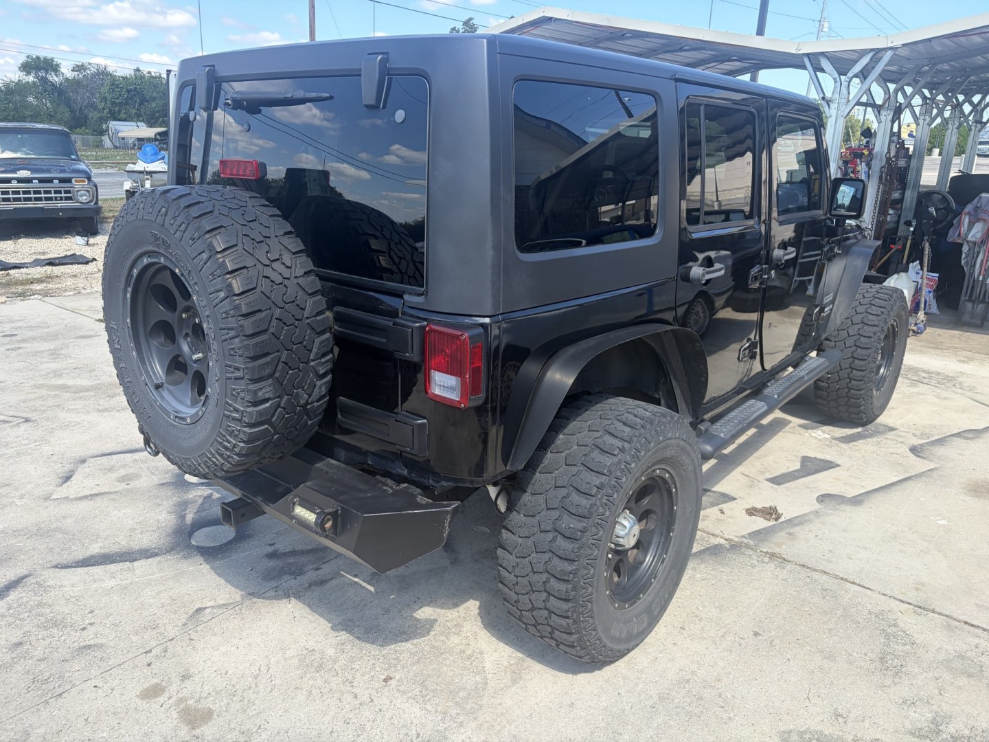 2014 Black Jeep Wrangler Unlimited Sport 4WD (1C4BJWDG5EL) with an 3.6L V6 DOHC 24V FFV engine, located at 1687 Business 35 S, New Braunfels, TX, 78130, (830) 625-7159, 29.655487, -98.051491- Photo#6