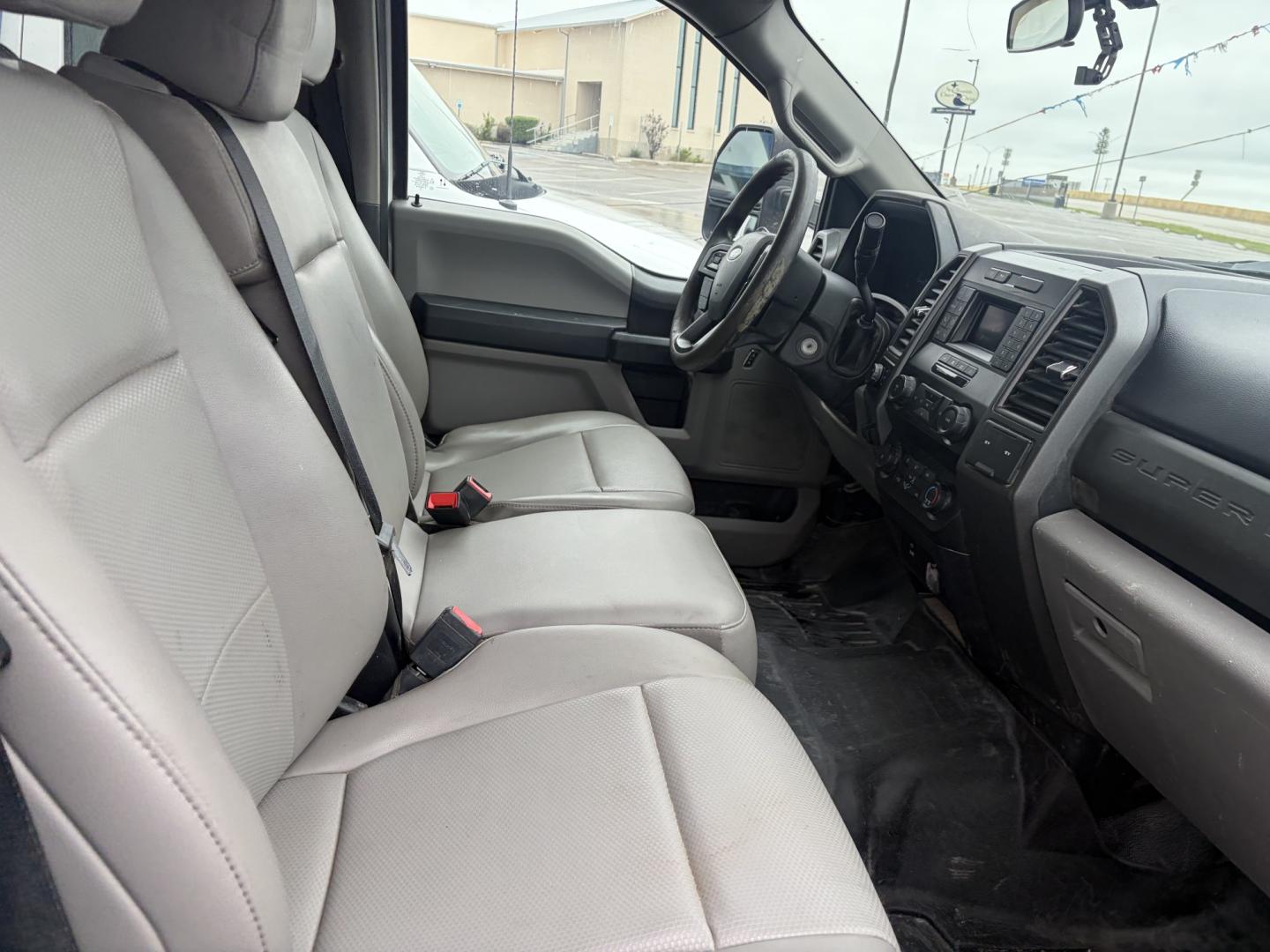 2020 White Ford F-350 SD XL Crew Cab Long Bed DRW 4WD (1FD8W3HT5LE) with an 6.7L V8 OHV 16V DIESEL engine, 6A transmission, located at 1687 Business 35 S, New Braunfels, TX, 78130, (830) 625-7159, 29.655487, -98.051491- Photo#2