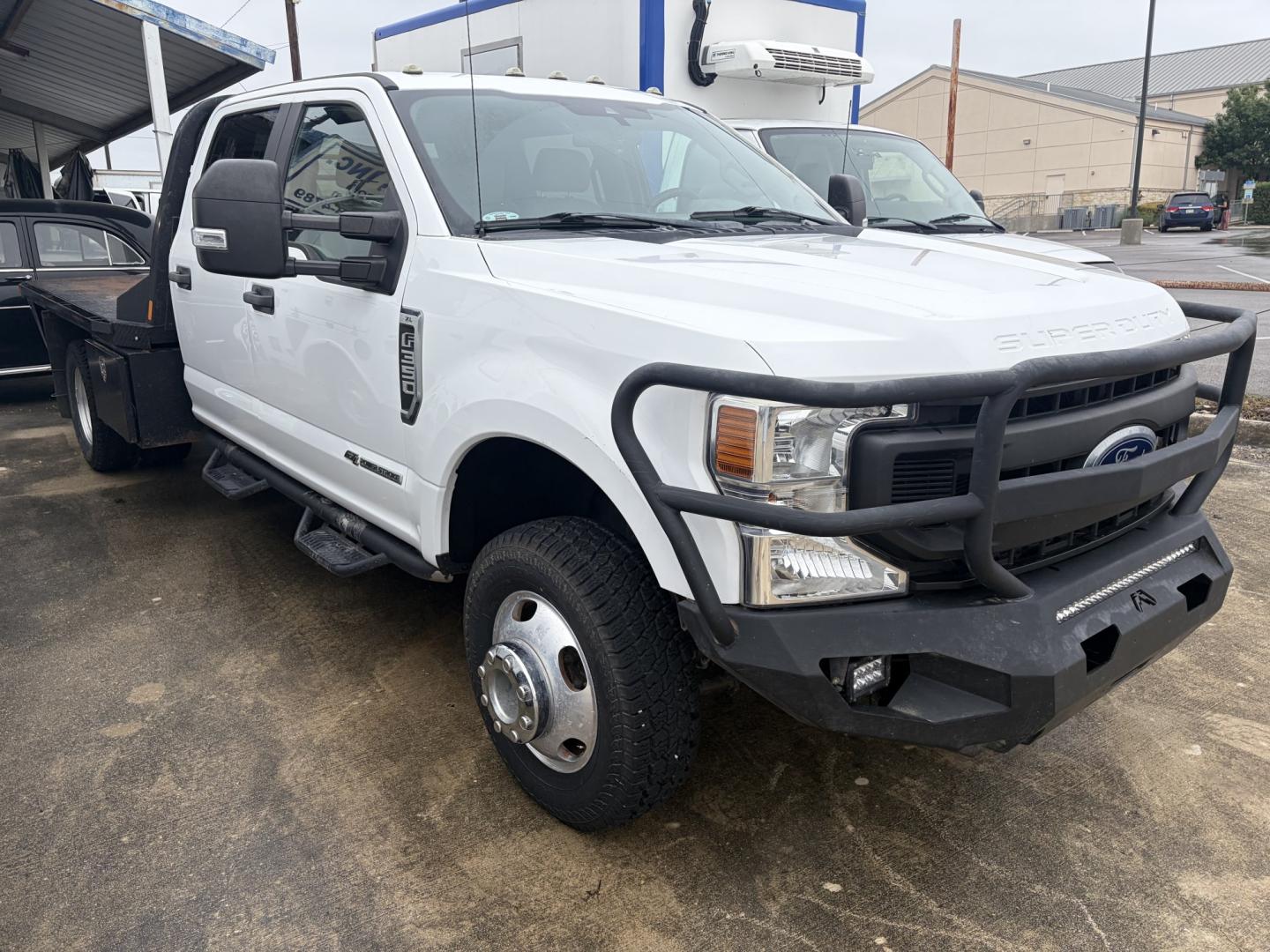 2020 White Ford F-350 SD XL Crew Cab Long Bed DRW 4WD (1FD8W3HT5LE) with an 6.7L V8 OHV 16V DIESEL engine, 6A transmission, located at 1687 Business 35 S, New Braunfels, TX, 78130, (830) 625-7159, 29.655487, -98.051491- Photo#1