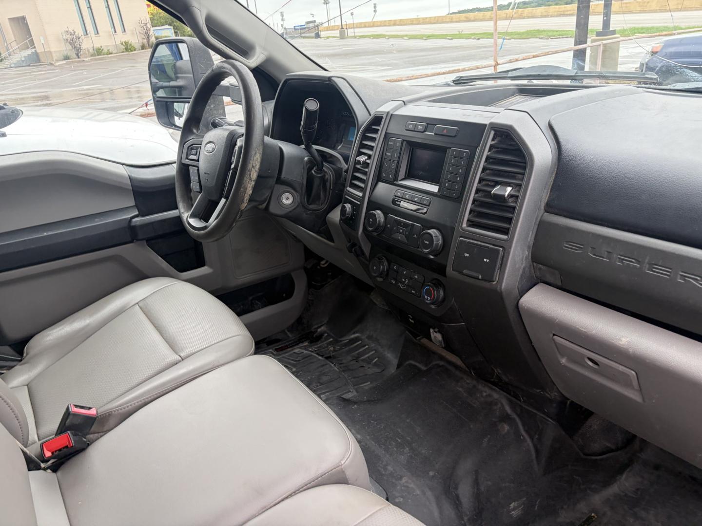 2020 White Ford F-350 SD XL Crew Cab Long Bed DRW 4WD (1FD8W3HT5LE) with an 6.7L V8 OHV 16V DIESEL engine, 6A transmission, located at 1687 Business 35 S, New Braunfels, TX, 78130, (830) 625-7159, 29.655487, -98.051491- Photo#3