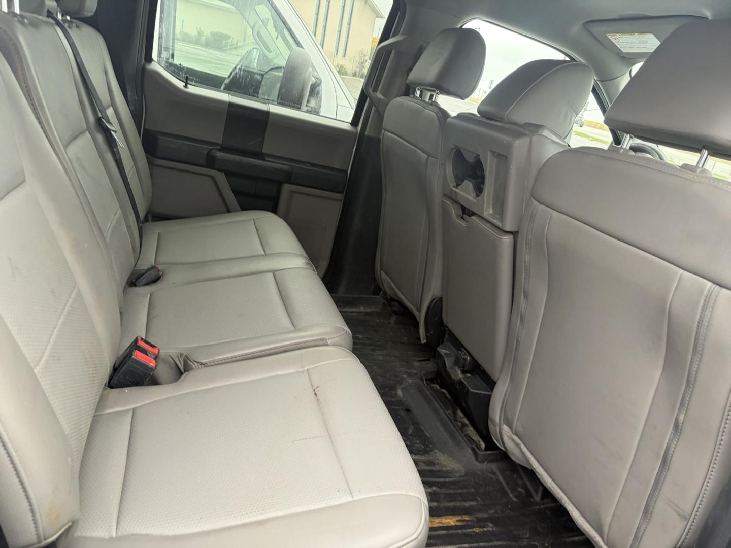 2020 White Ford F-350 SD XL Crew Cab Long Bed DRW 4WD (1FD8W3HT5LE) with an 6.7L V8 OHV 16V DIESEL engine, 6A transmission, located at 1687 Business 35 S, New Braunfels, TX, 78130, (830) 625-7159, 29.655487, -98.051491- Photo#4