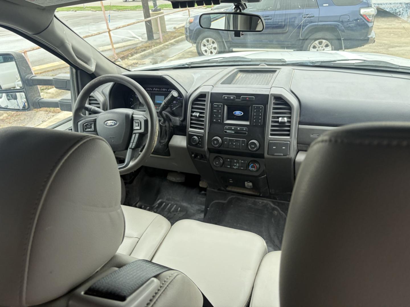 2020 White Ford F-350 SD XL Crew Cab Long Bed DRW 4WD (1FD8W3HT5LE) with an 6.7L V8 OHV 16V DIESEL engine, 6A transmission, located at 1687 Business 35 S, New Braunfels, TX, 78130, (830) 625-7159, 29.655487, -98.051491- Photo#5