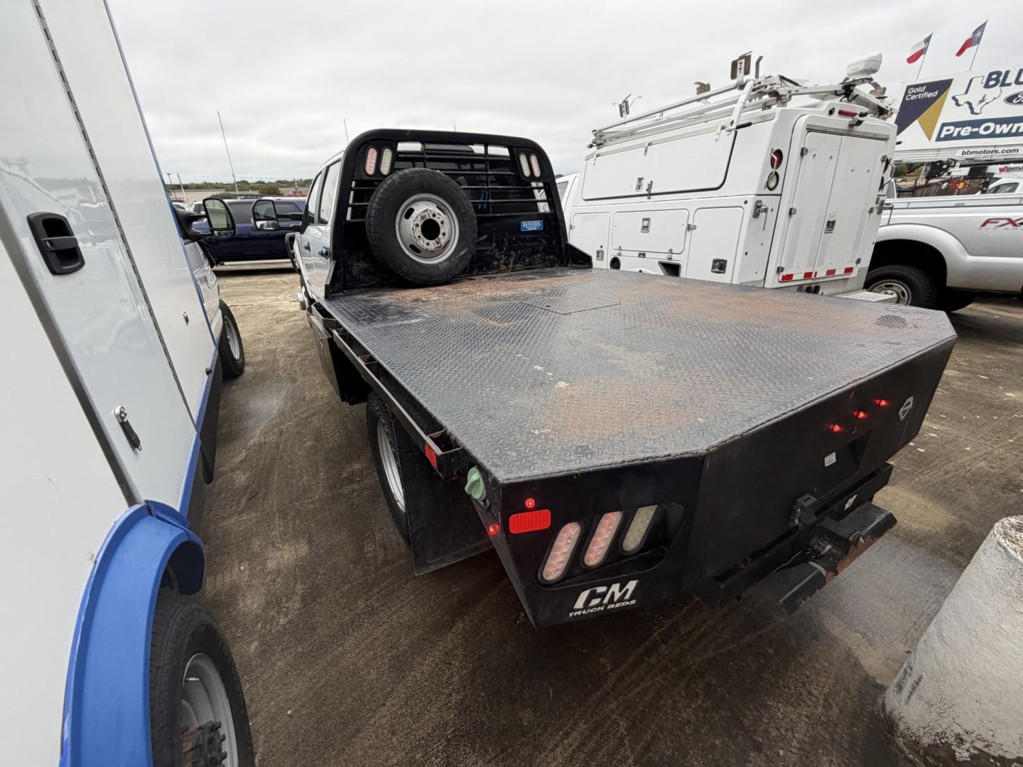 2020 White Ford F-350 SD XL Crew Cab Long Bed DRW 4WD (1FD8W3HT5LE) with an 6.7L V8 OHV 16V DIESEL engine, 6A transmission, located at 1687 Business 35 S, New Braunfels, TX, 78130, (830) 625-7159, 29.655487, -98.051491- Photo#7