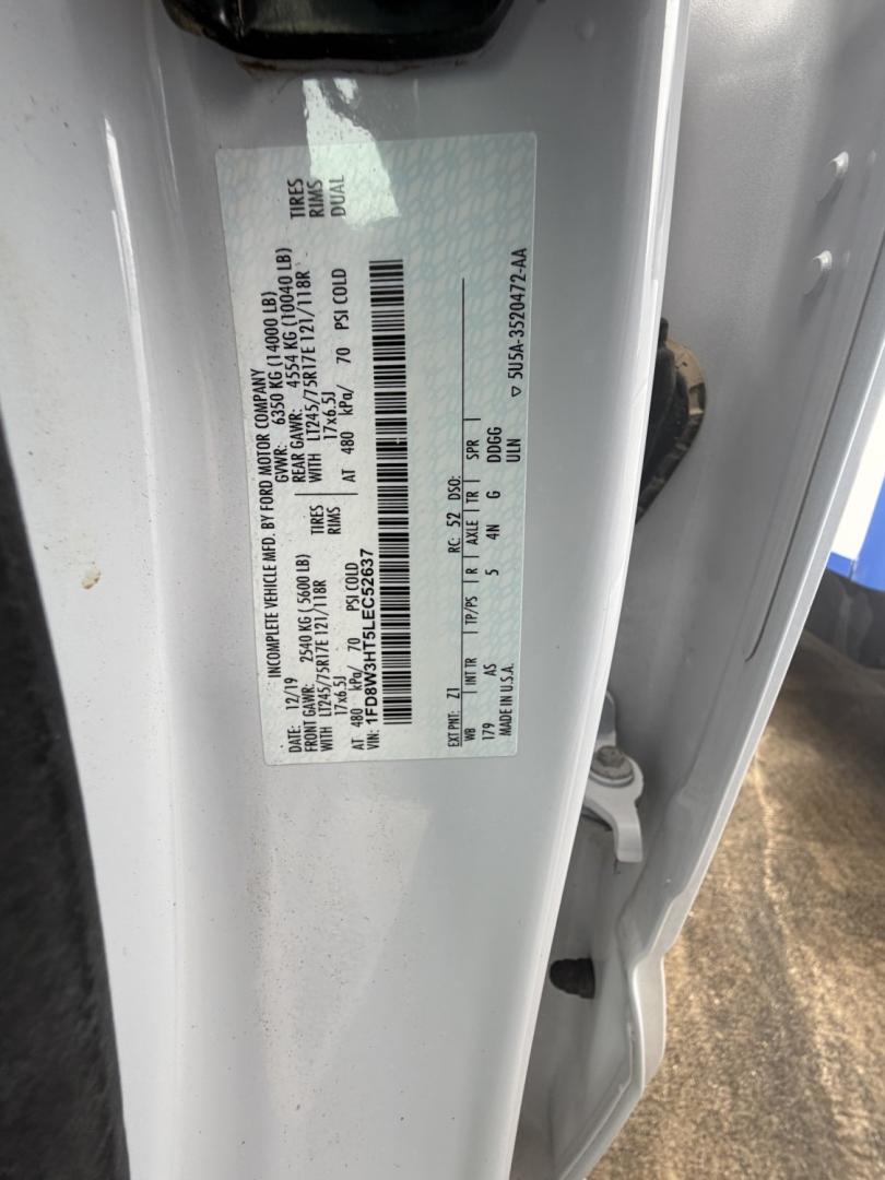 2020 White Ford F-350 SD XL Crew Cab Long Bed DRW 4WD (1FD8W3HT5LE) with an 6.7L V8 OHV 16V DIESEL engine, 6A transmission, located at 1687 Business 35 S, New Braunfels, TX, 78130, (830) 625-7159, 29.655487, -98.051491- Photo#13