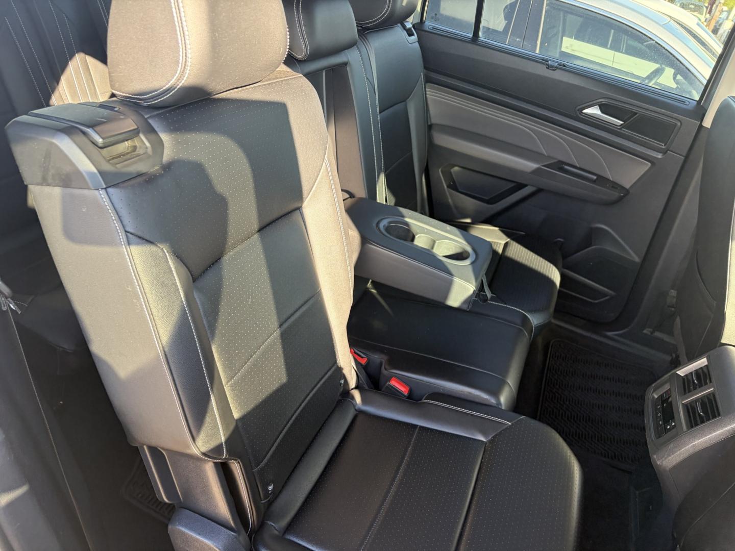 2022 Silver Volkswagen Atlas SE (1V2DP2CA5NC) with an 2.0L L4 DOHC 16V engine, 8A transmission, located at 1687 Business 35 S, New Braunfels, TX, 78130, (830) 625-7159, 29.655487, -98.051491- Photo#6