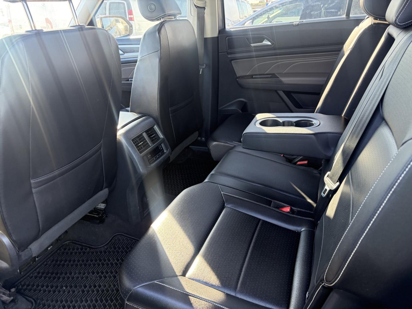 2022 Silver Volkswagen Atlas SE (1V2DP2CA5NC) with an 2.0L L4 DOHC 16V engine, 8A transmission, located at 1687 Business 35 S, New Braunfels, TX, 78130, (830) 625-7159, 29.655487, -98.051491- Photo#9