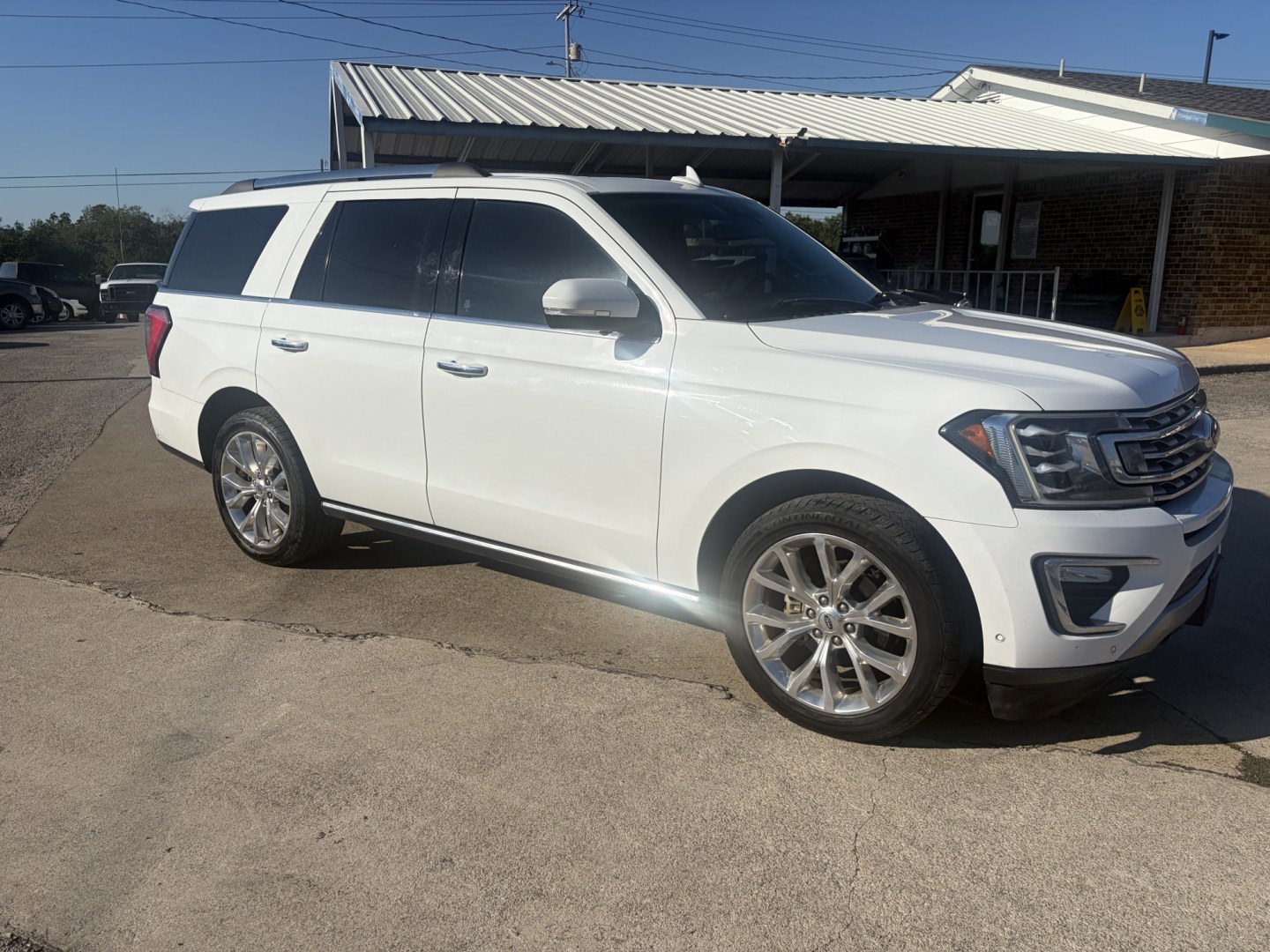2018 White Ford Expedition Limited 4WD (1FMJU2AT7JE) with an 3.5L V6 DOHC 24V FFV engine, 6A transmission, located at 1687 Business 35 S, New Braunfels, TX, 78130, (830) 625-7159, 29.655487, -98.051491- Photo#1