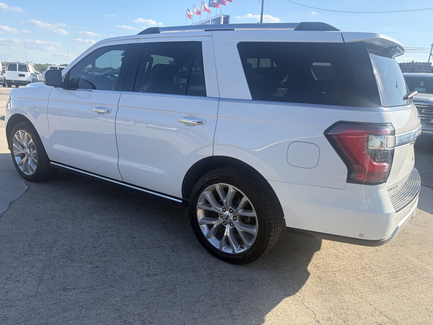 2018 White Ford Expedition Limited 4WD (1FMJU2AT7JE) with an 3.5L V6 DOHC 24V FFV engine, 6A transmission, located at 1687 Business 35 S, New Braunfels, TX, 78130, (830) 625-7159, 29.655487, -98.051491- Photo#7