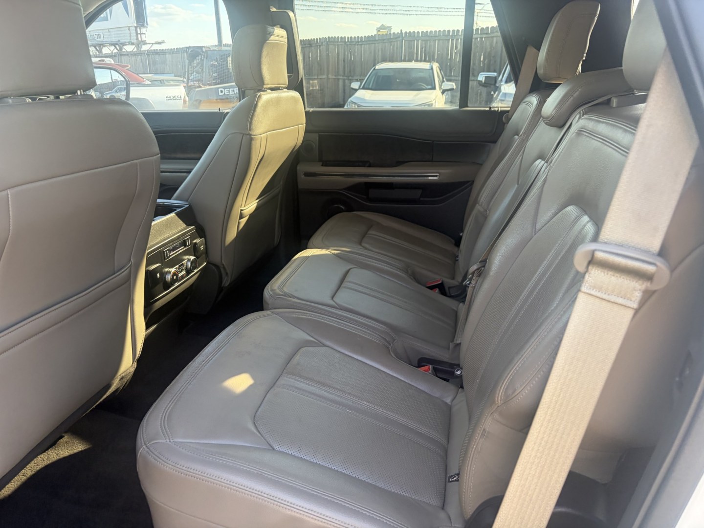 2018 White Ford Expedition Limited 4WD (1FMJU2AT7JE) with an 3.5L V6 DOHC 24V FFV engine, 6A transmission, located at 1687 Business 35 S, New Braunfels, TX, 78130, (830) 625-7159, 29.655487, -98.051491- Photo#8