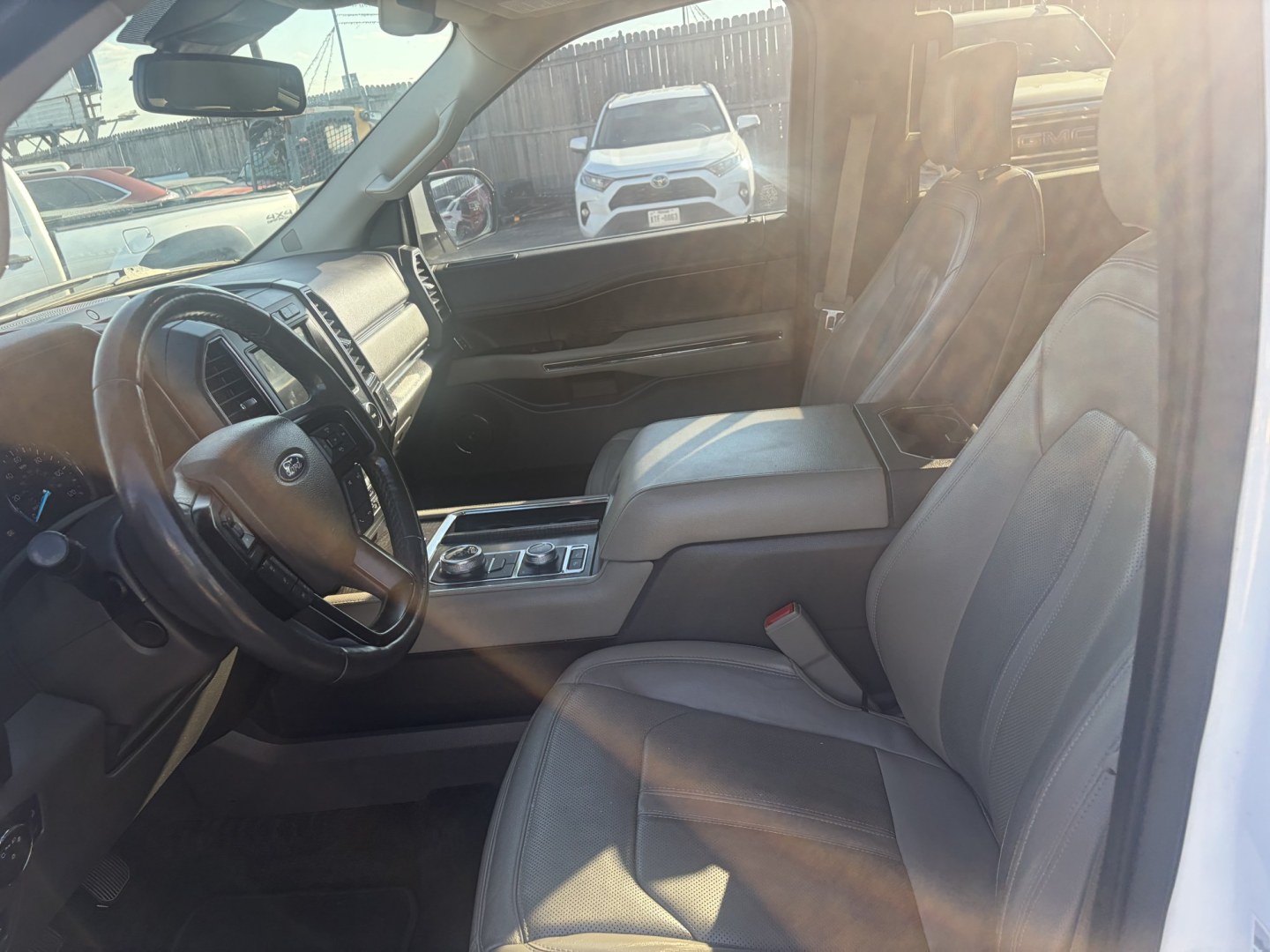 2018 White Ford Expedition Limited 4WD (1FMJU2AT7JE) with an 3.5L V6 DOHC 24V FFV engine, 6A transmission, located at 1687 Business 35 S, New Braunfels, TX, 78130, (830) 625-7159, 29.655487, -98.051491- Photo#10