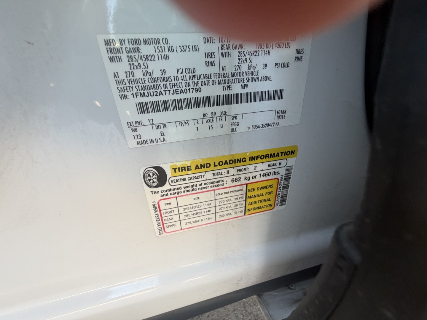 2018 White Ford Expedition Limited 4WD (1FMJU2AT7JE) with an 3.5L V6 DOHC 24V FFV engine, 6A transmission, located at 1687 Business 35 S, New Braunfels, TX, 78130, (830) 625-7159, 29.655487, -98.051491- Photo#13