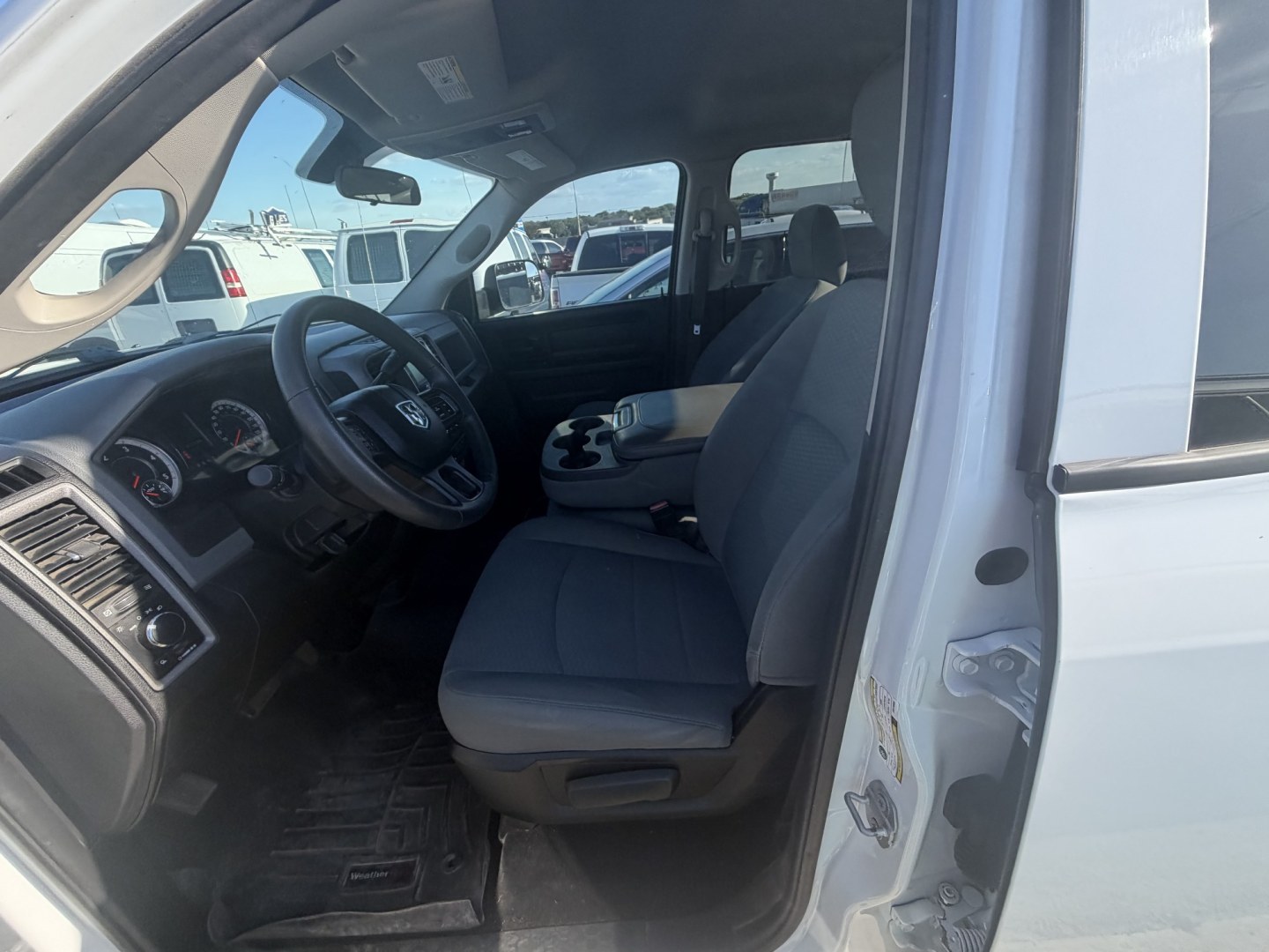 2018 White Ram 2500 Tradesman Crew Cab LWB 2WD (3C6UR4HL4JG) with an 6.7L L6 OHV 24V TURBO DIESEL engine, 6A transmission, located at 1687 Business 35 S, New Braunfels, TX, 78130, (830) 625-7159, 29.655487, -98.051491- Photo#13