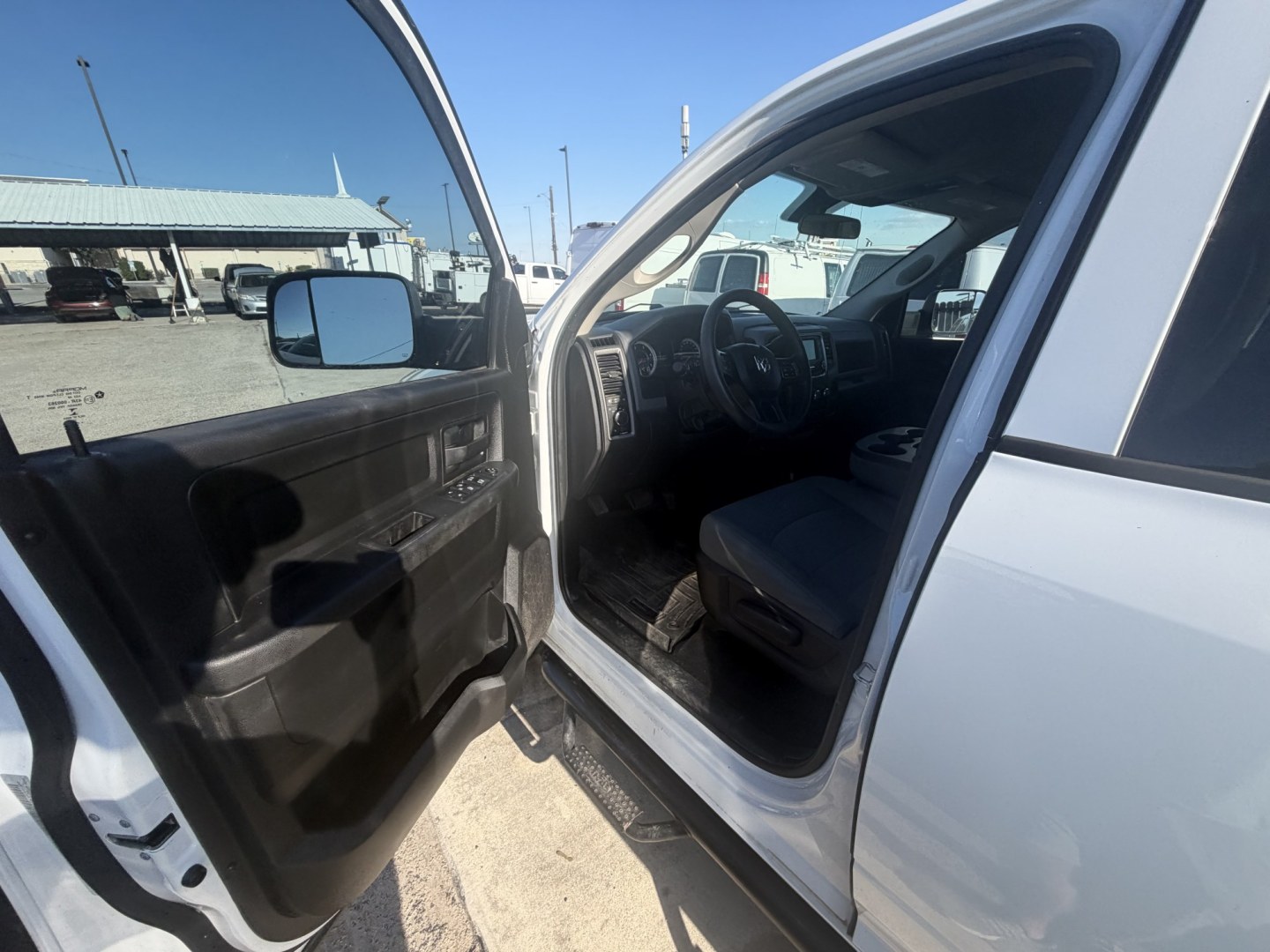 2018 White Ram 2500 Tradesman Crew Cab LWB 2WD (3C6UR4HL4JG) with an 6.7L L6 OHV 24V TURBO DIESEL engine, 6A transmission, located at 1687 Business 35 S, New Braunfels, TX, 78130, (830) 625-7159, 29.655487, -98.051491- Photo#12