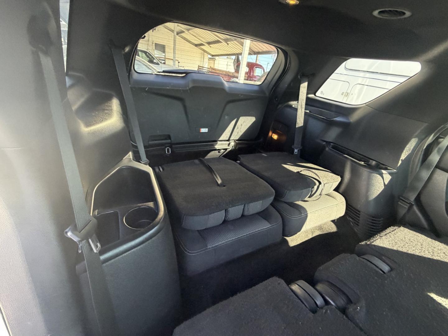 2017 White Ford Explorer XLT FWD (1FM5K7DH5HG) with an 2.3L L4 DOHC 16V engine, 6A transmission, located at 1687 Business 35 S, New Braunfels, TX, 78130, (830) 625-7159, 29.655487, -98.051491- Photo#6