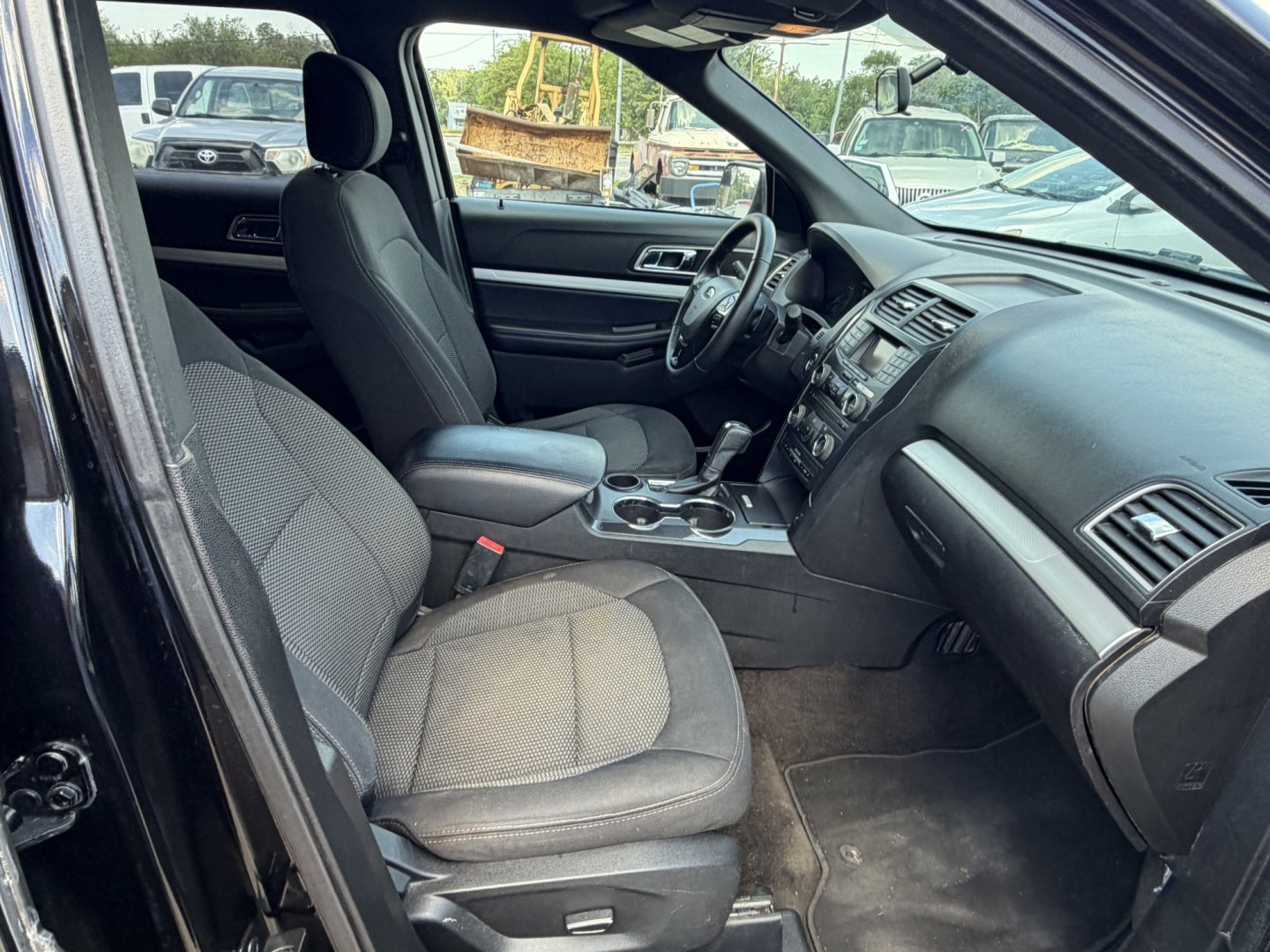 2017 Ford Explorer XLT FWD (1FM5K7DH4HG) with an 2.3L L4 DOHC 16V engine, 6A transmission, located at 1687 Business 35 S, New Braunfels, TX, 78130, (830) 625-7159, 29.655487, -98.051491- Photo#2
