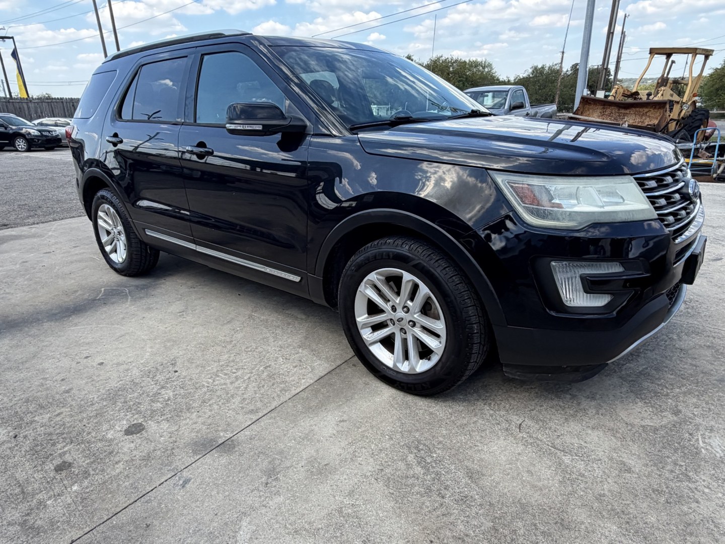 2017 Ford Explorer XLT FWD (1FM5K7DH4HG) with an 2.3L L4 DOHC 16V engine, 6A transmission, located at 1687 Business 35 S, New Braunfels, TX, 78130, (830) 625-7159, 29.655487, -98.051491- Photo#1