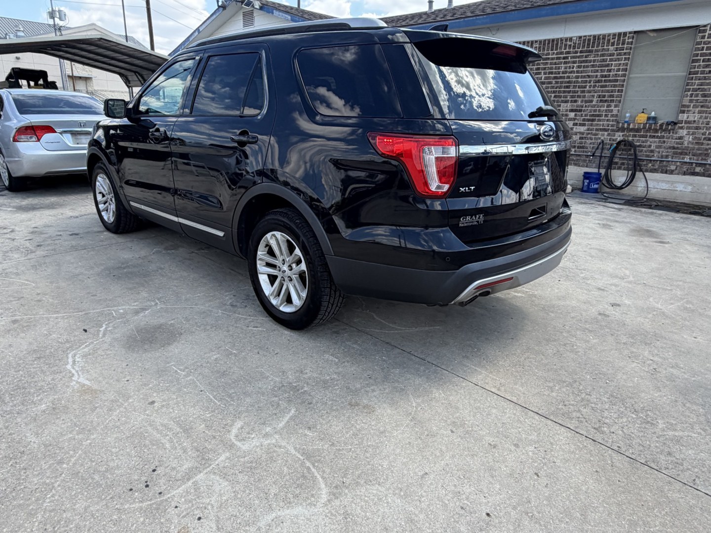 2017 Ford Explorer XLT FWD (1FM5K7DH4HG) with an 2.3L L4 DOHC 16V engine, 6A transmission, located at 1687 Business 35 S, New Braunfels, TX, 78130, (830) 625-7159, 29.655487, -98.051491- Photo#7