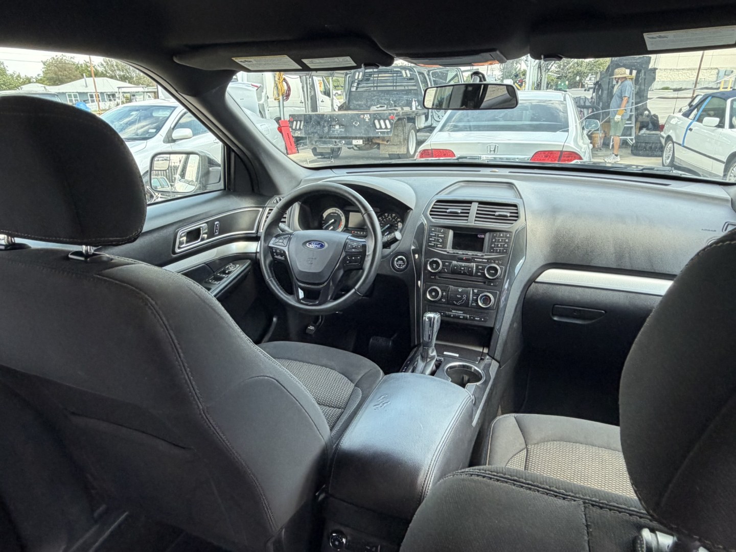 2017 Ford Explorer XLT FWD (1FM5K7DH4HG) with an 2.3L L4 DOHC 16V engine, 6A transmission, located at 1687 Business 35 S, New Braunfels, TX, 78130, (830) 625-7159, 29.655487, -98.051491- Photo#5