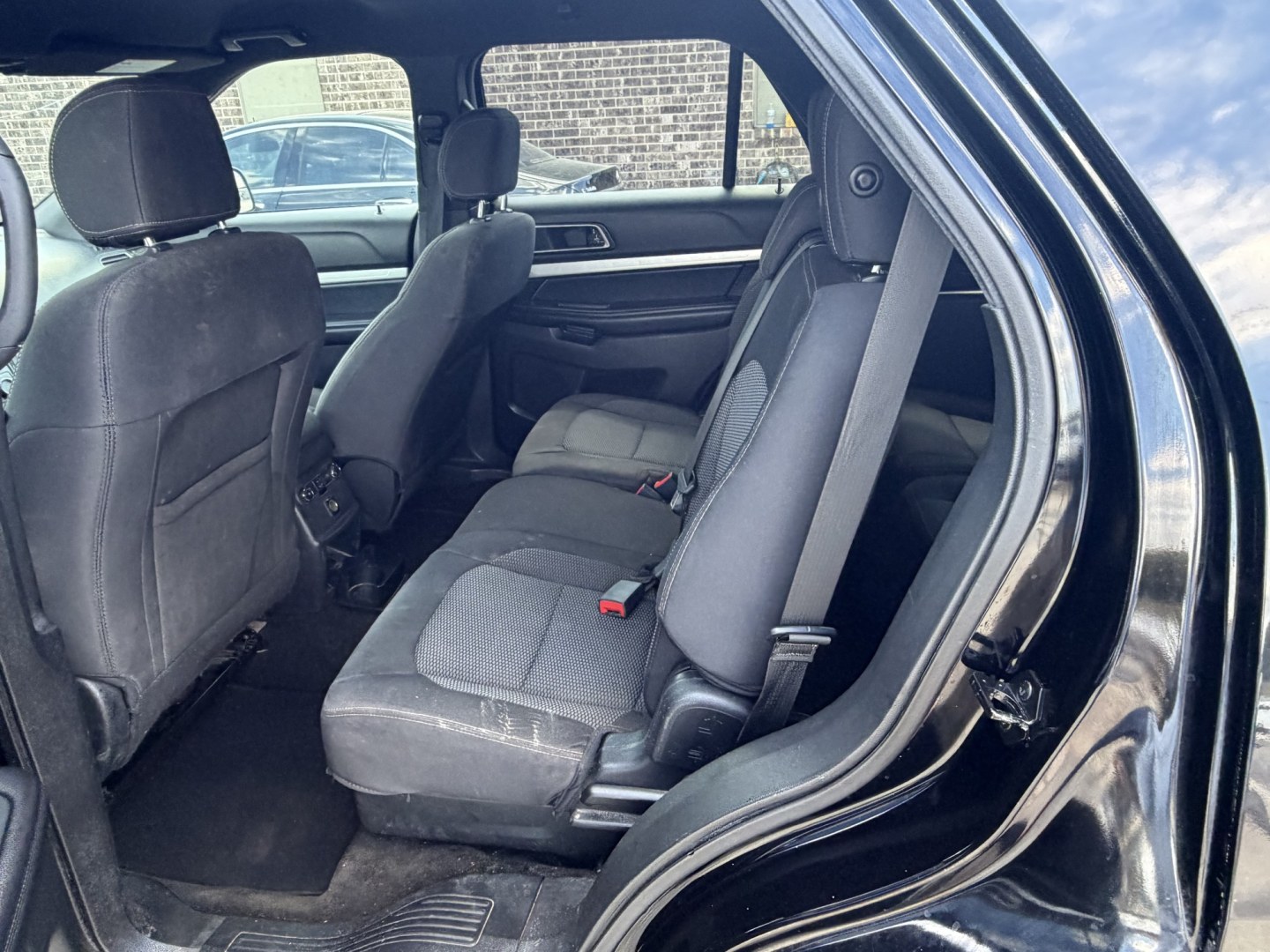 2017 Ford Explorer XLT FWD (1FM5K7DH4HG) with an 2.3L L4 DOHC 16V engine, 6A transmission, located at 1687 Business 35 S, New Braunfels, TX, 78130, (830) 625-7159, 29.655487, -98.051491- Photo#8