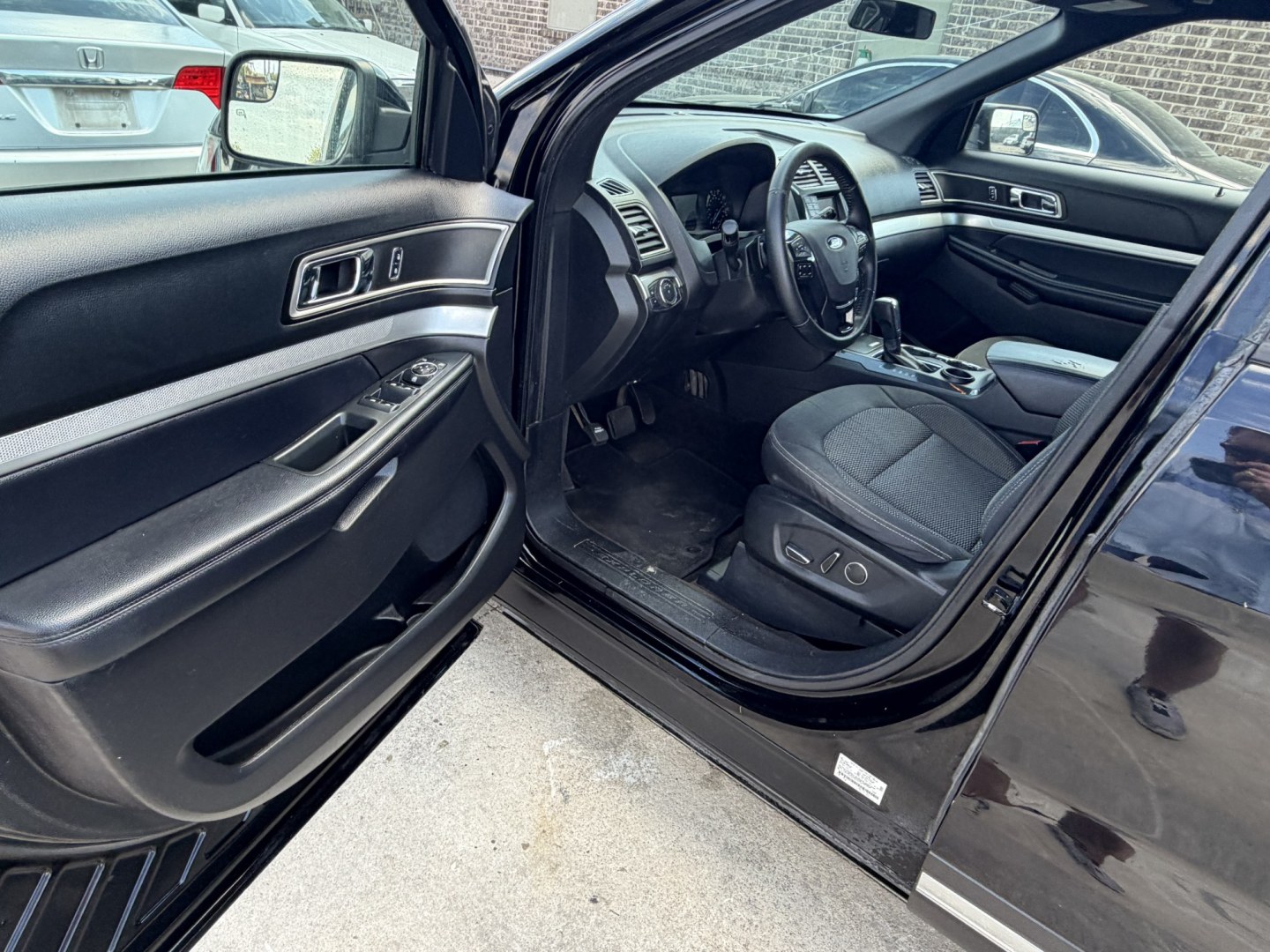 2017 Ford Explorer XLT FWD (1FM5K7DH4HG) with an 2.3L L4 DOHC 16V engine, 6A transmission, located at 1687 Business 35 S, New Braunfels, TX, 78130, (830) 625-7159, 29.655487, -98.051491- Photo#9