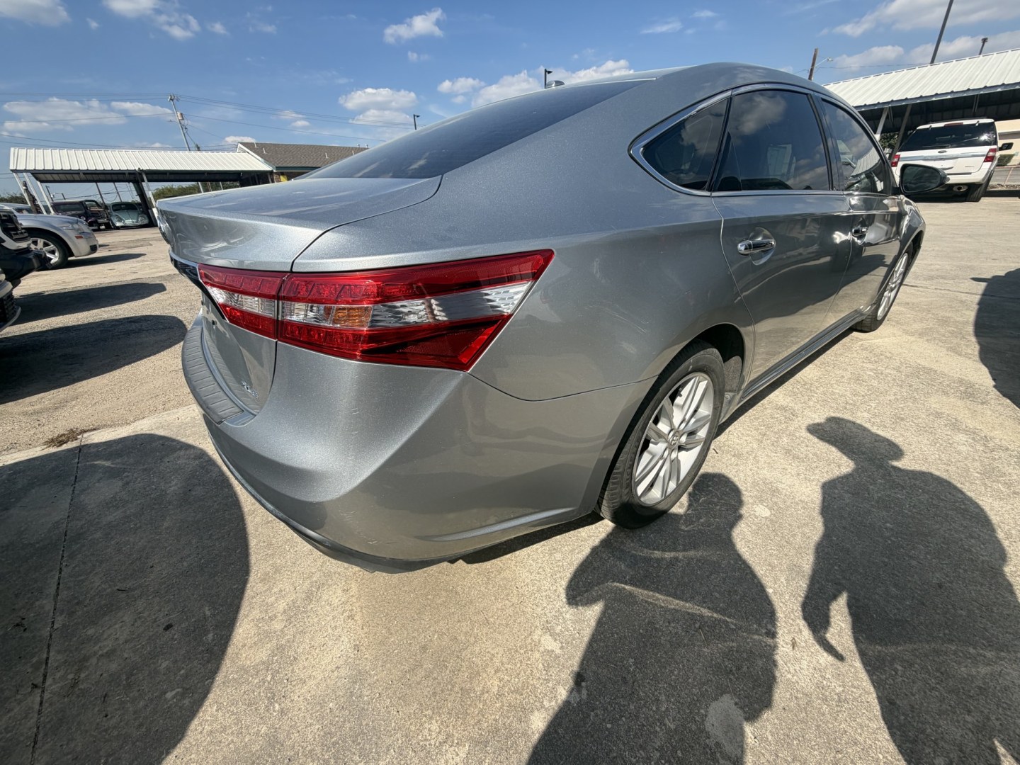 2015 Silver Toyota Avalon XLE (4T1BK1EB4FU) with an 3.5L V6 DOHC 24V engine, 6A transmission, located at 1687 Business 35 S, New Braunfels, TX, 78130, (830) 625-7159, 29.655487, -98.051491- Photo#5
