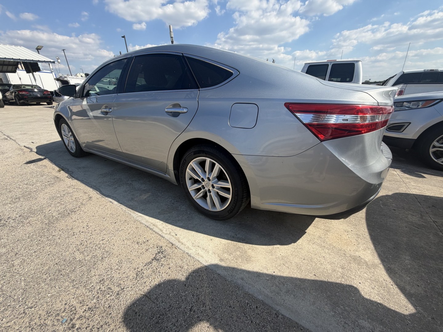 2015 Silver Toyota Avalon XLE (4T1BK1EB4FU) with an 3.5L V6 DOHC 24V engine, 6A transmission, located at 1687 Business 35 S, New Braunfels, TX, 78130, (830) 625-7159, 29.655487, -98.051491- Photo#7