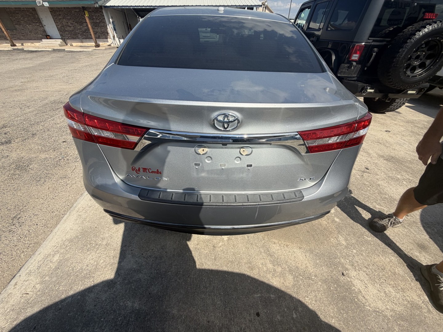 2015 Silver Toyota Avalon XLE (4T1BK1EB4FU) with an 3.5L V6 DOHC 24V engine, 6A transmission, located at 1687 Business 35 S, New Braunfels, TX, 78130, (830) 625-7159, 29.655487, -98.051491- Photo#6