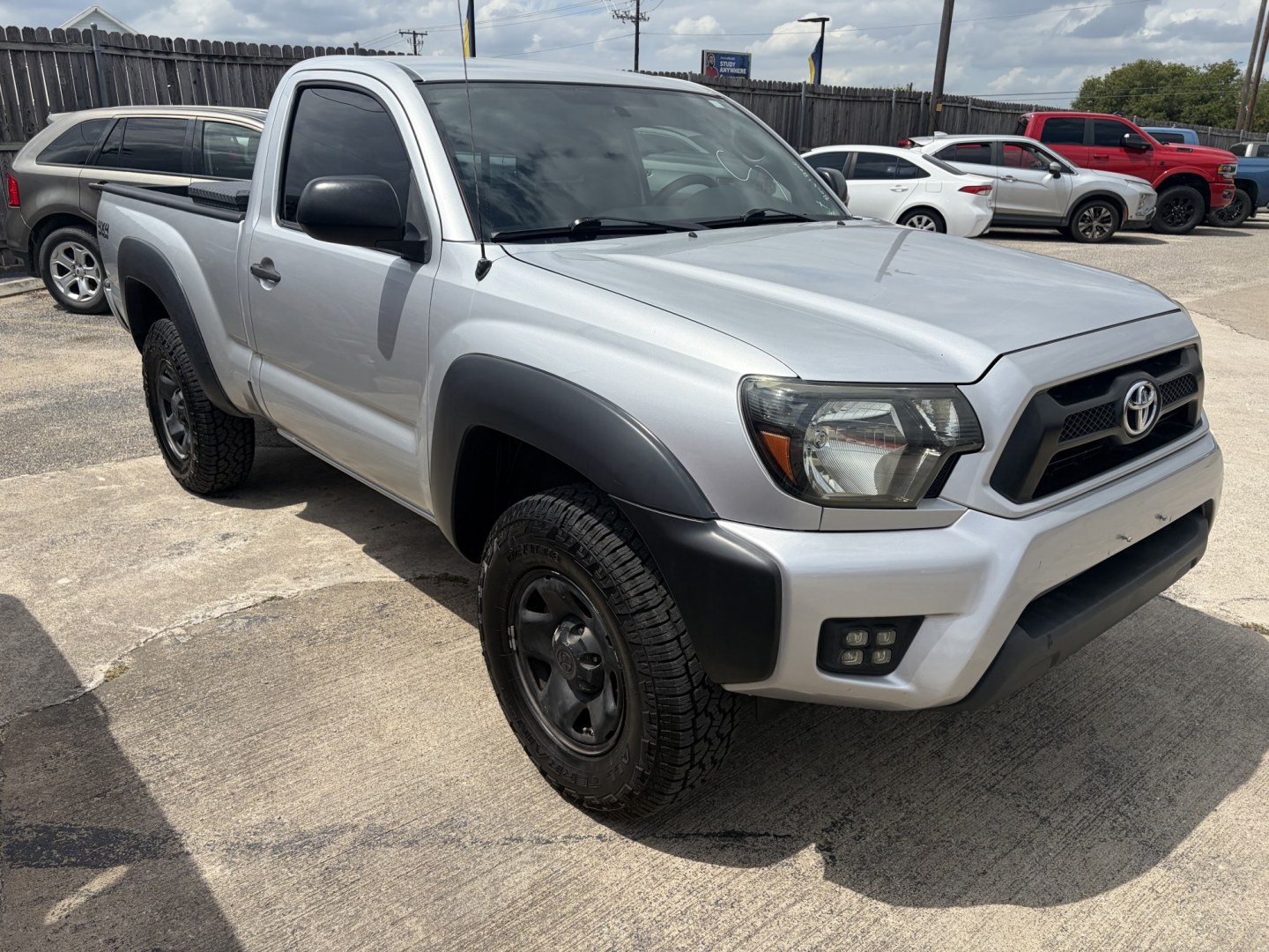 2013 Silver Toyota Tacoma Regular Cab 4WD (5TFPX4EN7DX) with an 2.7L L4 DOHC 16V engine, 5-Speed Manual transmission, located at 1687 Business 35 S, New Braunfels, TX, 78130, (830) 625-7159, 29.655487, -98.051491- Photo#1