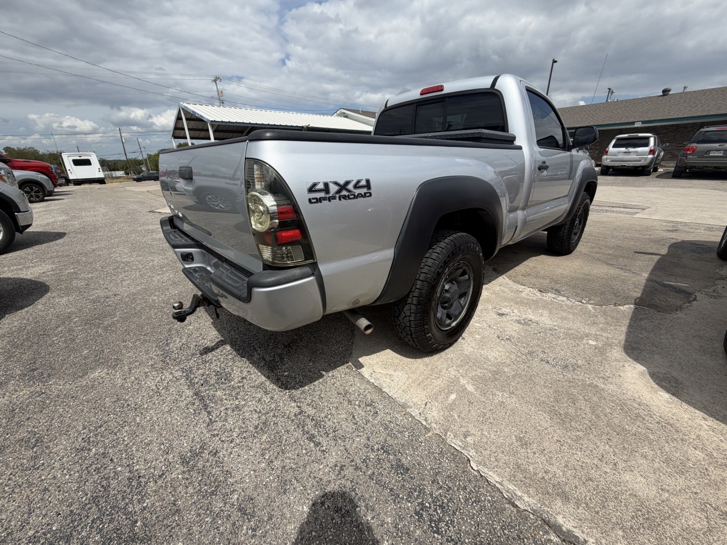 2013 Silver Toyota Tacoma Regular Cab 4WD (5TFPX4EN7DX) with an 2.7L L4 DOHC 16V engine, 5-Speed Manual transmission, located at 1687 Business 35 S, New Braunfels, TX, 78130, (830) 625-7159, 29.655487, -98.051491- Photo#4