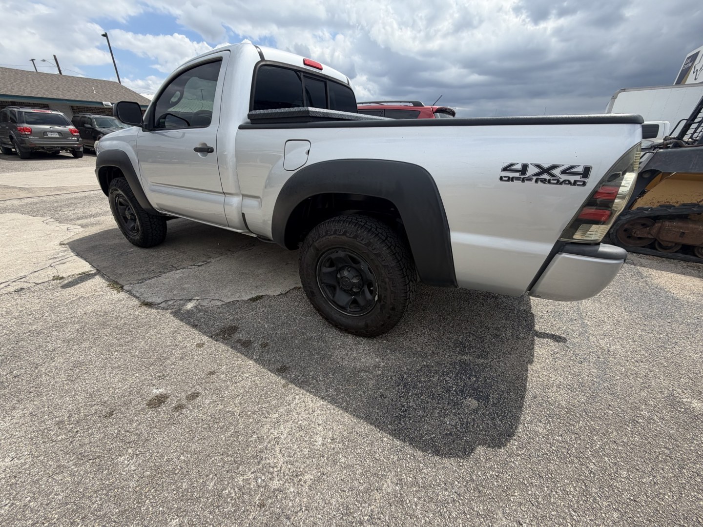 2013 Silver Toyota Tacoma Regular Cab 4WD (5TFPX4EN7DX) with an 2.7L L4 DOHC 16V engine, 5-Speed Manual transmission, located at 1687 Business 35 S, New Braunfels, TX, 78130, (830) 625-7159, 29.655487, -98.051491- Photo#6