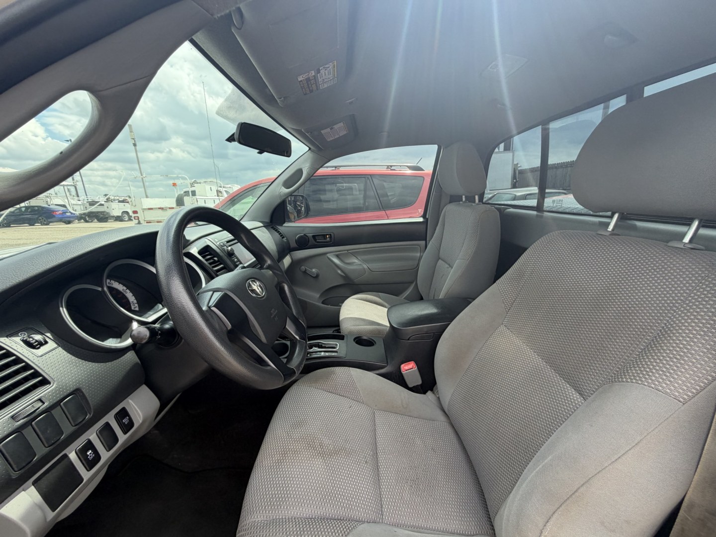 2013 Silver Toyota Tacoma Regular Cab 4WD (5TFPX4EN7DX) with an 2.7L L4 DOHC 16V engine, 5-Speed Manual transmission, located at 1687 Business 35 S, New Braunfels, TX, 78130, (830) 625-7159, 29.655487, -98.051491- Photo#9
