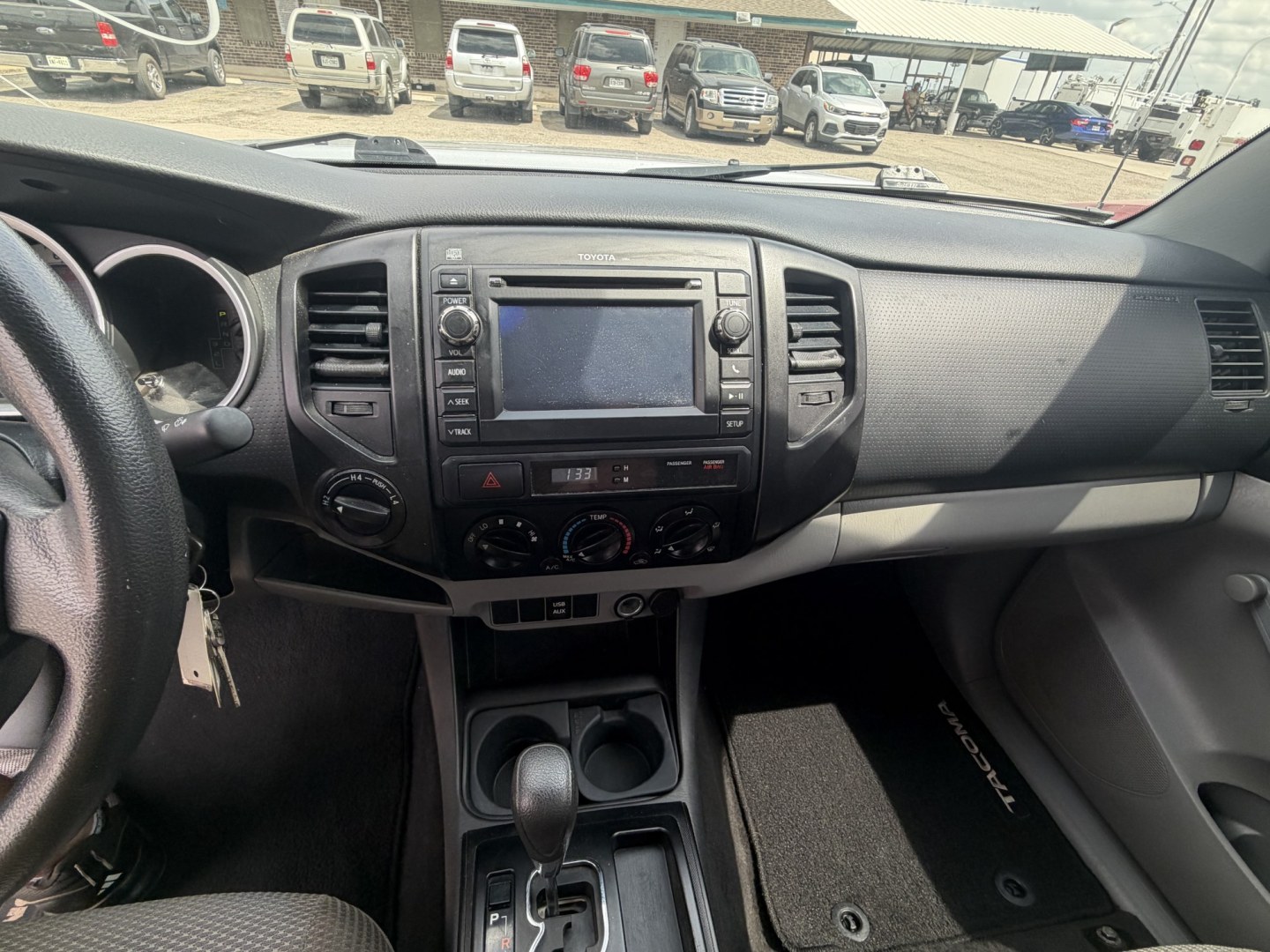 2013 Silver Toyota Tacoma Regular Cab 4WD (5TFPX4EN7DX) with an 2.7L L4 DOHC 16V engine, 5-Speed Manual transmission, located at 1687 Business 35 S, New Braunfels, TX, 78130, (830) 625-7159, 29.655487, -98.051491- Photo#12