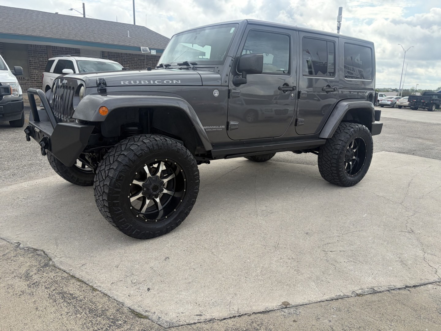 2014 gray Jeep Wrangler Unlimited Rubicon 4WD (1C4BJWFG7EL) with an 3.6L V6 DOHC 24V FFV engine, located at 1687 Business 35 S, New Braunfels, TX, 78130, (830) 625-7159, 29.655487, -98.051491- Photo#0