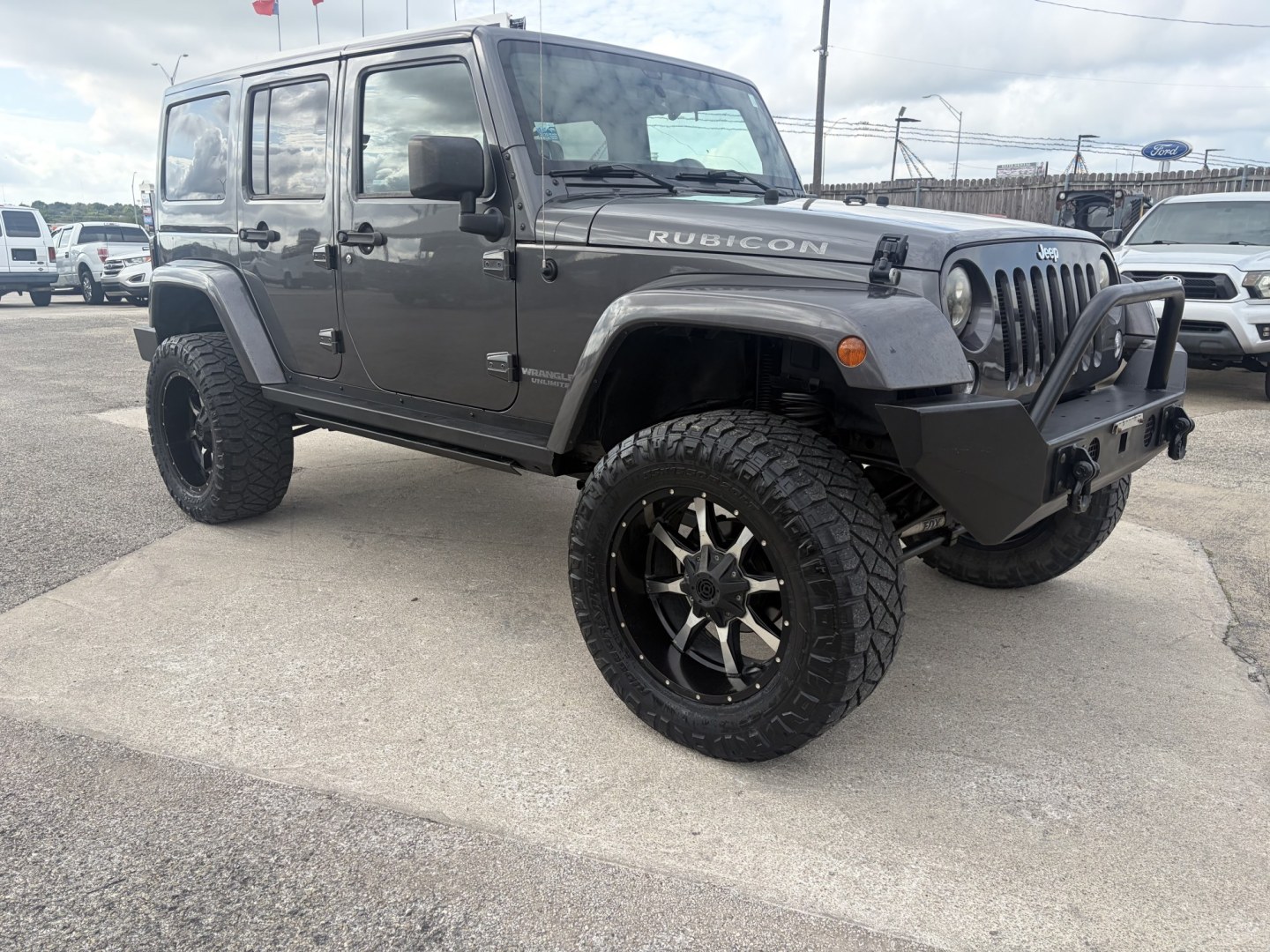 2014 gray Jeep Wrangler Unlimited Rubicon 4WD (1C4BJWFG7EL) with an 3.6L V6 DOHC 24V FFV engine, located at 1687 Business 35 S, New Braunfels, TX, 78130, (830) 625-7159, 29.655487, -98.051491- Photo#1