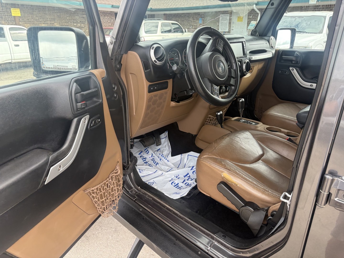 2014 gray Jeep Wrangler Unlimited Rubicon 4WD (1C4BJWFG7EL) with an 3.6L V6 DOHC 24V FFV engine, located at 1687 Business 35 S, New Braunfels, TX, 78130, (830) 625-7159, 29.655487, -98.051491- Photo#9