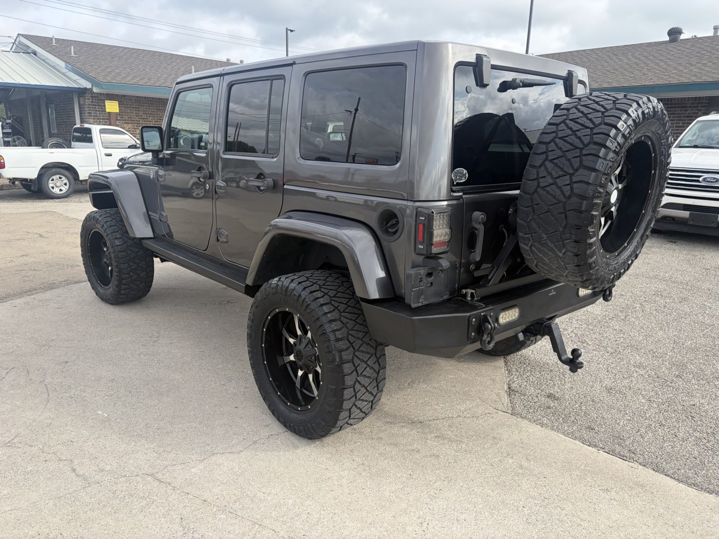 2014 gray Jeep Wrangler Unlimited Rubicon 4WD (1C4BJWFG7EL) with an 3.6L V6 DOHC 24V FFV engine, located at 1687 Business 35 S, New Braunfels, TX, 78130, (830) 625-7159, 29.655487, -98.051491- Photo#7