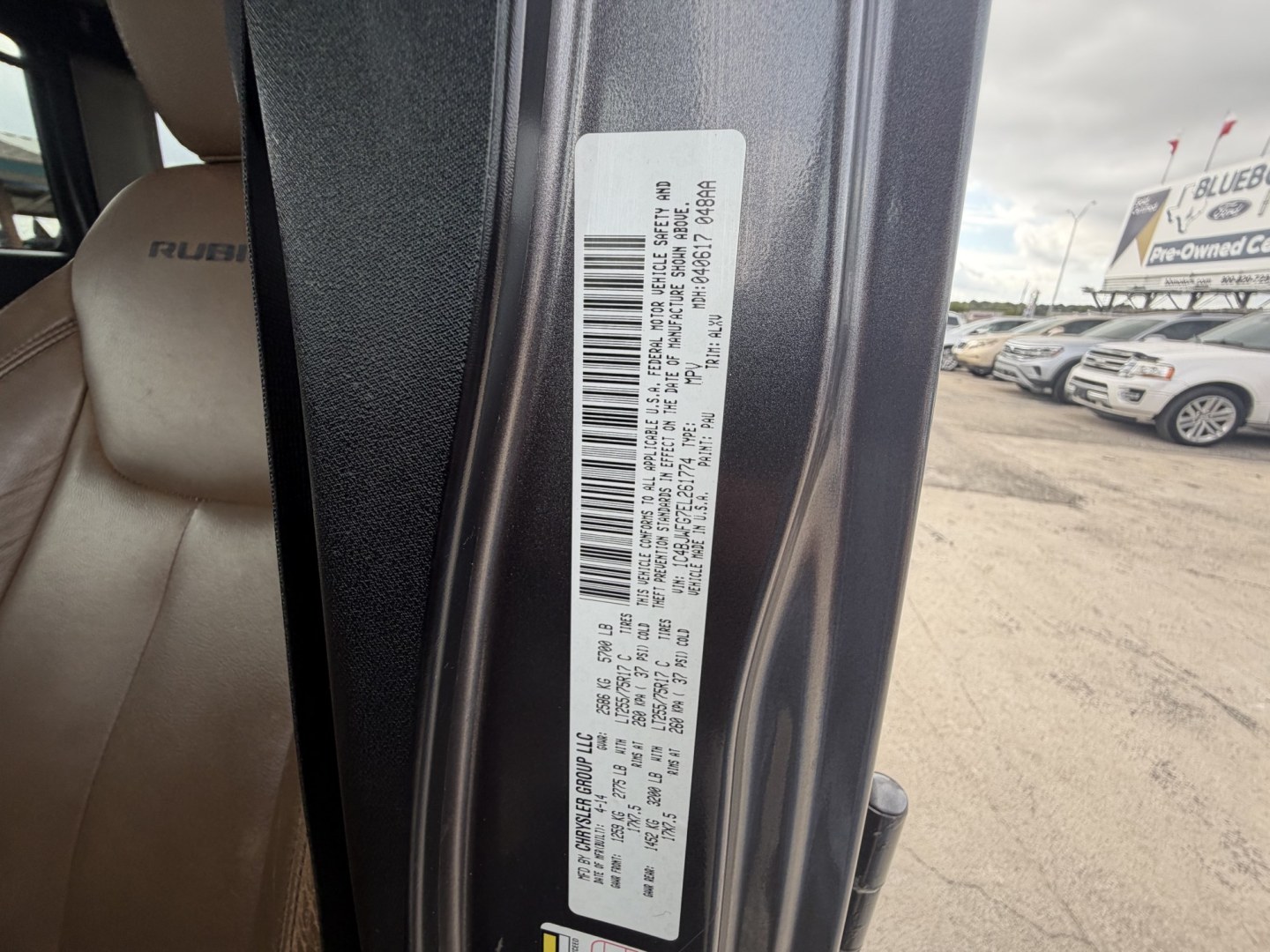 2014 gray Jeep Wrangler Unlimited Rubicon 4WD (1C4BJWFG7EL) with an 3.6L V6 DOHC 24V FFV engine, located at 1687 Business 35 S, New Braunfels, TX, 78130, (830) 625-7159, 29.655487, -98.051491- Photo#14