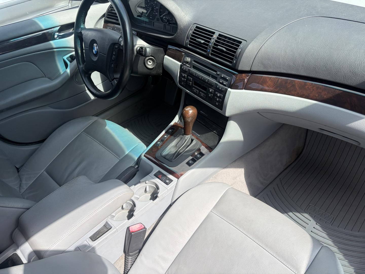 2004 White BMW 3-Series Sport Wagon 325i (WBAEN33474P) with an 2.5L L6 DOHC 24V engine, located at 1687 Business 35 S, New Braunfels, TX, 78130, (830) 625-7159, 29.655487, -98.051491- Photo#1