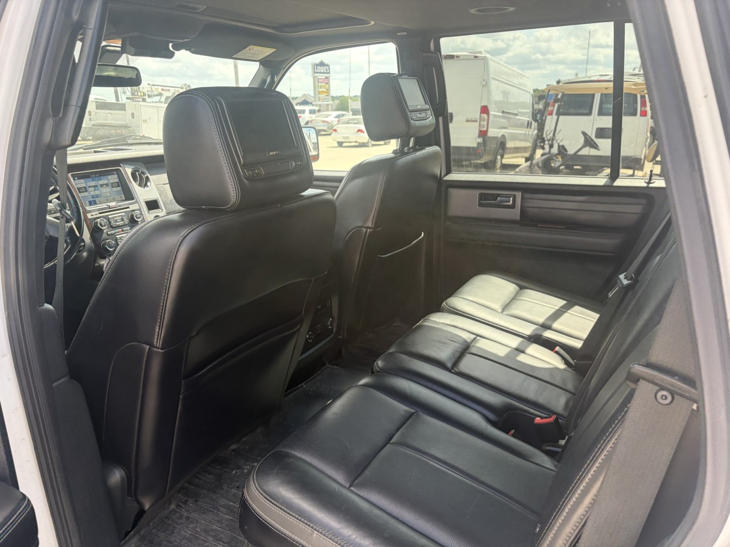 2017 White Ford Expedition Platinum 2WD (1FMJU1LT9HE) with an 3.5L V6 DOHC 24V FFV engine, 6A transmission, located at 1687 Business 35 S, New Braunfels, TX, 78130, (830) 625-7159, 29.655487, -98.051491- Photo#12
