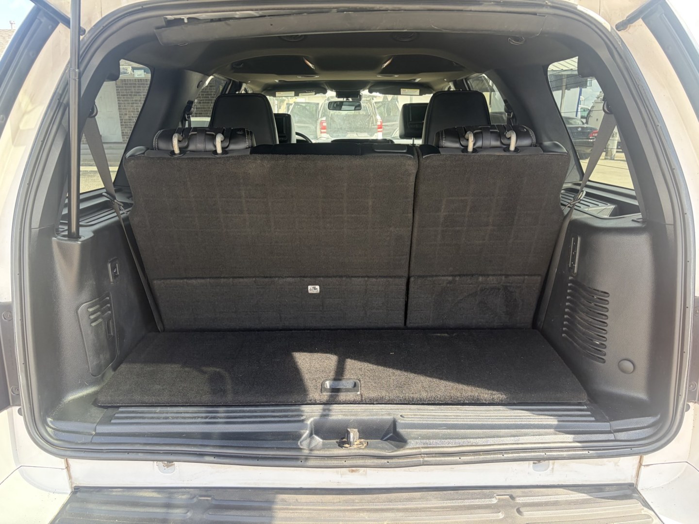 2017 White Ford Expedition Platinum 2WD (1FMJU1LT9HE) with an 3.5L V6 DOHC 24V FFV engine, 6A transmission, located at 1687 Business 35 S, New Braunfels, TX, 78130, (830) 625-7159, 29.655487, -98.051491- Photo#10