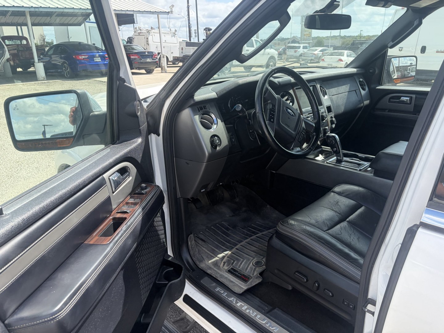 2017 White Ford Expedition Platinum 2WD (1FMJU1LT9HE) with an 3.5L V6 DOHC 24V FFV engine, 6A transmission, located at 1687 Business 35 S, New Braunfels, TX, 78130, (830) 625-7159, 29.655487, -98.051491- Photo#13