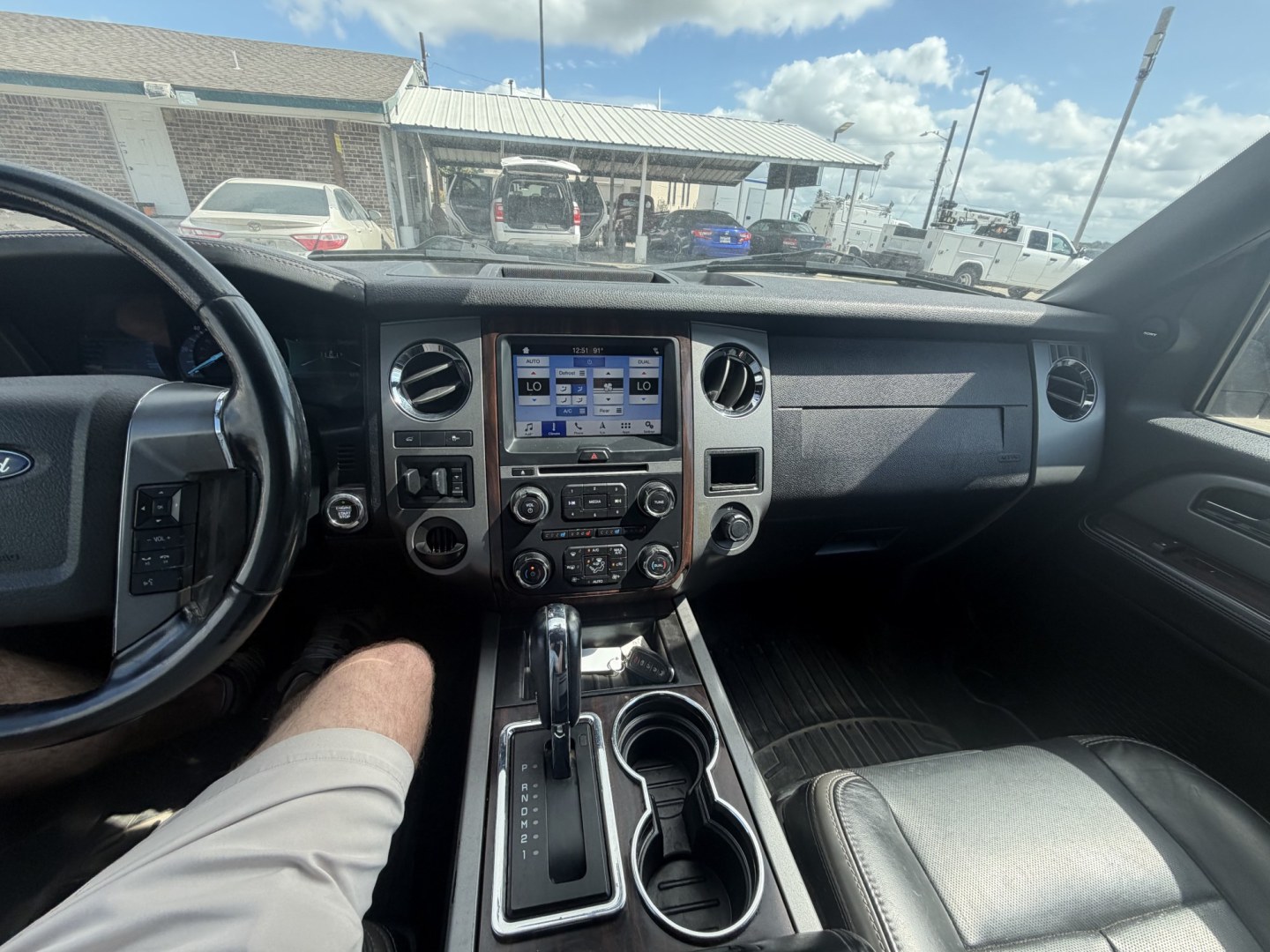 2017 White Ford Expedition Platinum 2WD (1FMJU1LT9HE) with an 3.5L V6 DOHC 24V FFV engine, 6A transmission, located at 1687 Business 35 S, New Braunfels, TX, 78130, (830) 625-7159, 29.655487, -98.051491- Photo#17