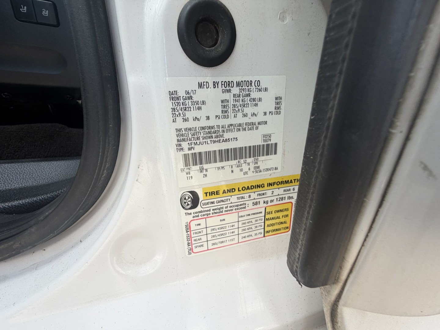 2017 White Ford Expedition Platinum 2WD (1FMJU1LT9HE) with an 3.5L V6 DOHC 24V FFV engine, 6A transmission, located at 1687 Business 35 S, New Braunfels, TX, 78130, (830) 625-7159, 29.655487, -98.051491- Photo#18