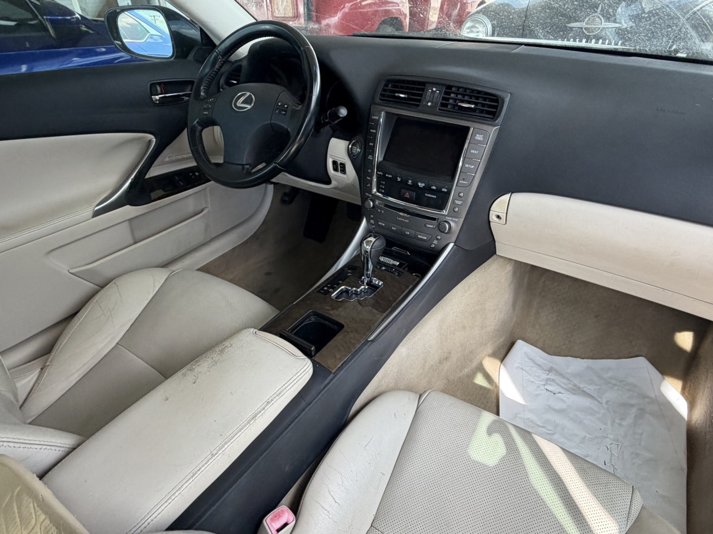 2010 Black Lexus IS C IS 250C (JTHFF2C20A2) , 6A transmission, located at 1687 Business 35 S, New Braunfels, TX, 78130, (830) 625-7159, 29.655487, -98.051491- Photo#3