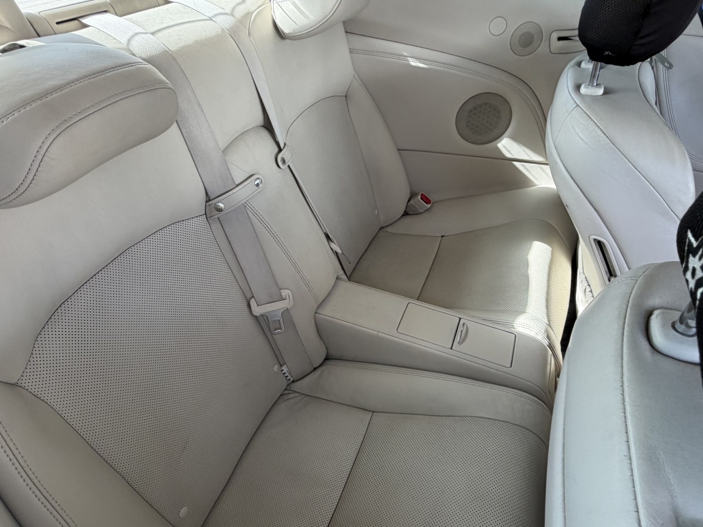 2010 Black Lexus IS C IS 250C (JTHFF2C20A2) , 6A transmission, located at 1687 Business 35 S, New Braunfels, TX, 78130, (830) 625-7159, 29.655487, -98.051491- Photo#4