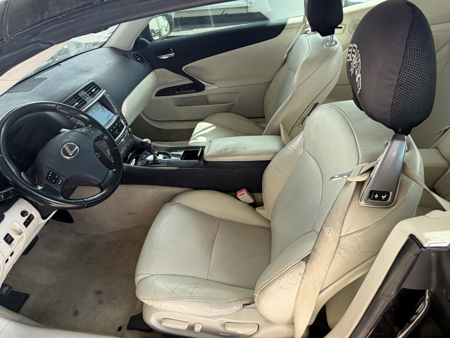 2010 Black Lexus IS C IS 250C (JTHFF2C20A2) , 6A transmission, located at 1687 Business 35 S, New Braunfels, TX, 78130, (830) 625-7159, 29.655487, -98.051491- Photo#8