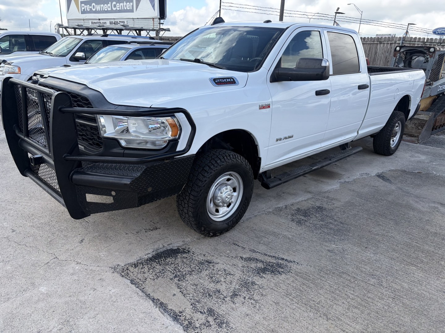 2022 White Ram 2500 Tradesman Crew Cab LWB 4WD (3C6UR5HJ8NG) with an 6.4L V8 engine, 6A transmission, located at 1687 Business 35 S, New Braunfels, TX, 78130, (830) 625-7159, 29.655487, -98.051491- Photo#0